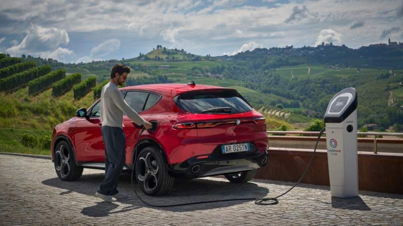 Adieu l&rsquo;hybride rechargeable&nbsp;: pourquoi Stellantis fait marche arrière sur ce marché crucial