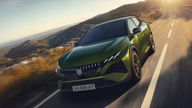 1 km d&rsquo;autonomie en plus&nbsp;: face à Tesla et Mercedes, la nouvelle Peugeot 408 électrique déçoit-elle déjà&nbsp;?