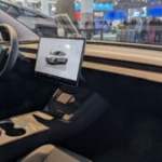 Grok arrive sur les Tesla en France et c’est aussi bluffant que frustrant