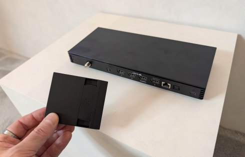 Boitier One Connect avec module sans fil // Source : Sylvain Pichot - Frandroid