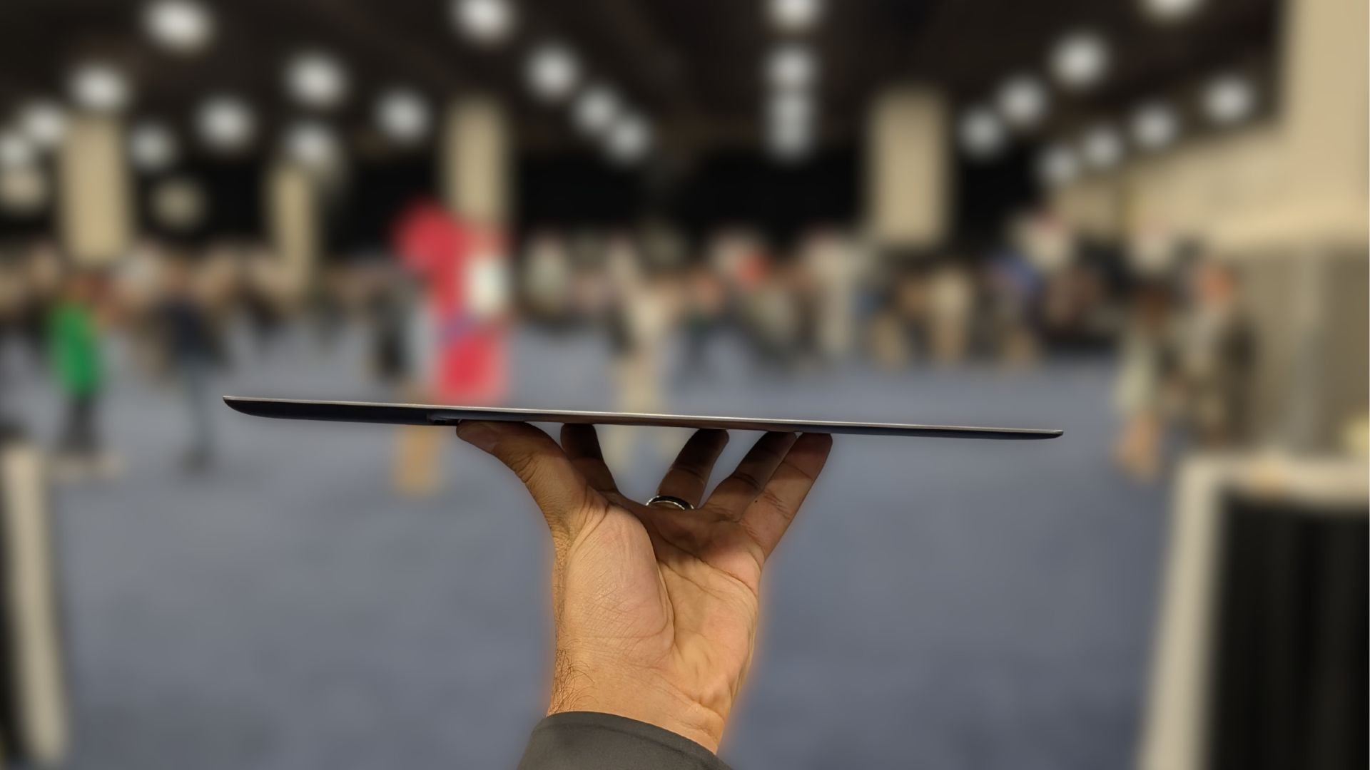 J&rsquo;ai vu « la tablette la plus fine du monde » : et c&rsquo;est une feuille de papier