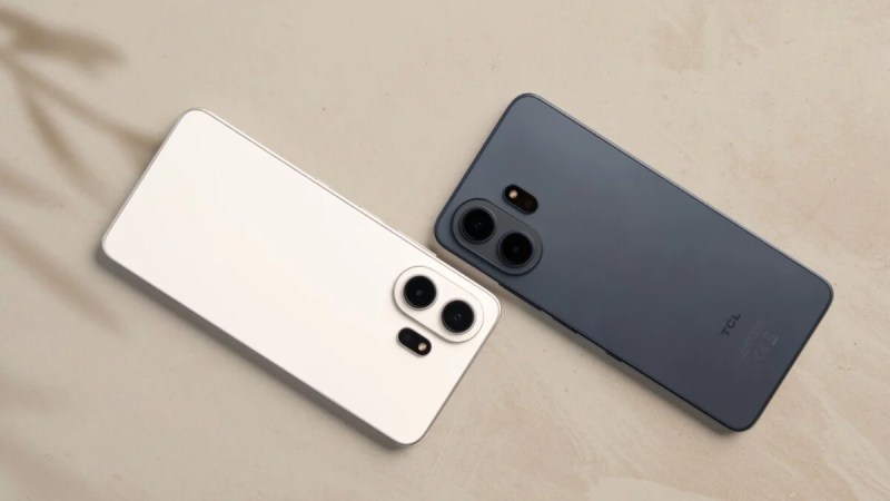 Ce nouveau smartphone TCL qui se mue en liseuse est déjà en promo sur Amazon