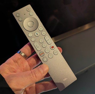 Télécommande du TV TCL X11L // Source : Sylvain Pichot - Frandroid