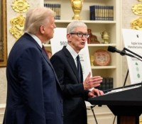 Tim Cook en visite à la Maison Blanche avec Donald Trump, le 6 août 2025 // Source : Maison Blanche par Daniel Torok