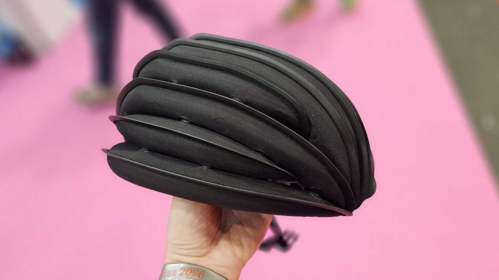 On a porté le seul et unique casque vélo gonflable, et il est incroyable