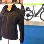 On a porté cette veste vélo qui est une véritable « armure » : elle renferme 5 protections invisibles mais rassurantes