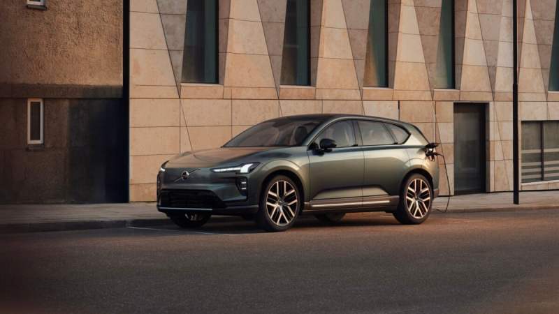 Volvo dévoile l’EX60 : prix, date et fiche technique du nouveau rival du Model Y et des Allemands