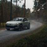Le Volvo EX60 électrique aux 810 km d’autonomie reçoit déjà une nouvelle version pour traîner dans la boue