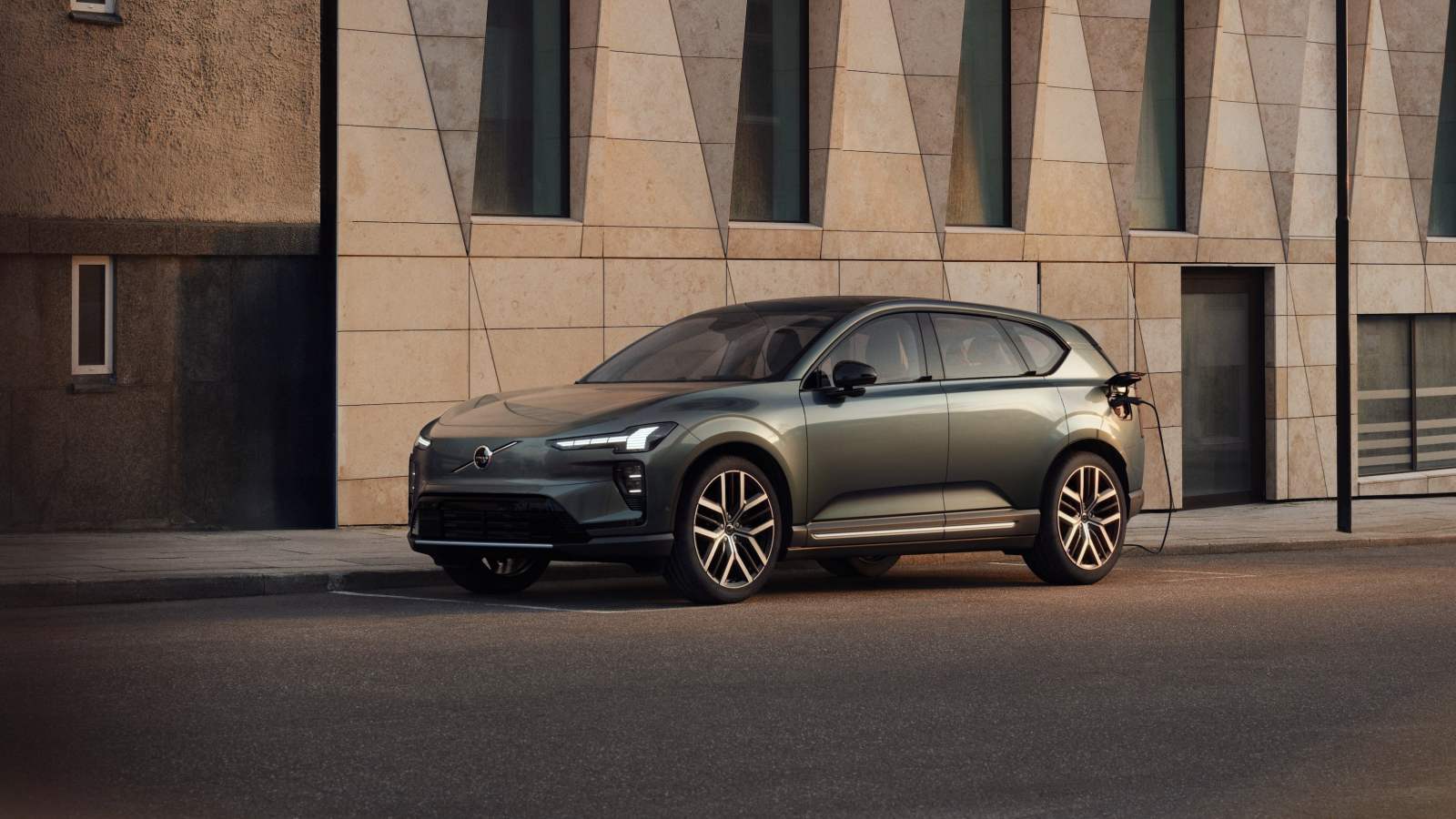 Volvo dévoile l’EX60 : prix, date et fiche technique du nouveau rival du Model Y et des Allemands