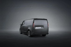 1f27d1fd-c1e9-4817-be03-1dcb9919aaca-2411-FLEXIS78VanHD-min