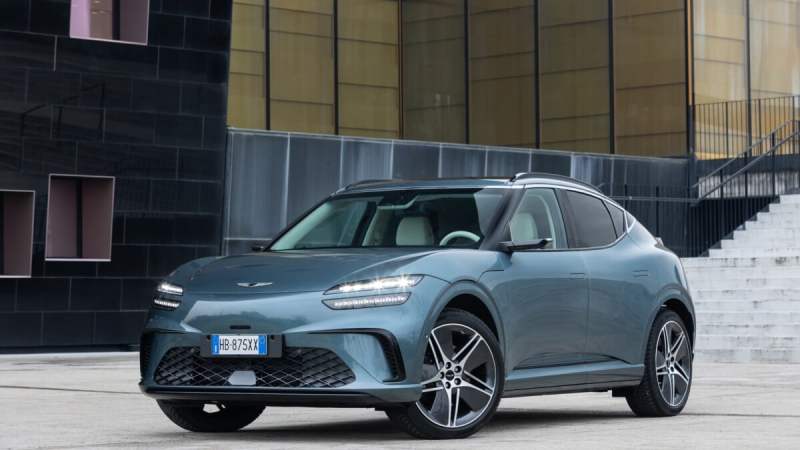 Plus rapide qu&rsquo;une Audi ou une BMW&nbsp;: le Genesis GV60 arrive en France avec sa recharge ultra rapide