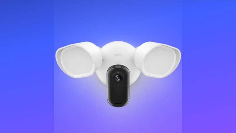 Bon plan Arlo : la caméra Floodlight 2K avec projecteurs perd 60 €