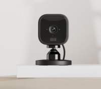 La caméra de surveillance connectée Blink Mini.