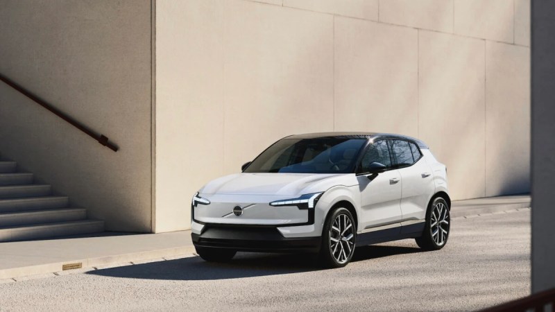 Volvo EX30&nbsp;: la voiture électrique la moins chère de la marque devient encore moins chère grâce à cette nouvelle version