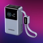 Cette batterie externe Ugreen 10 000 mAh et 55 W avec trois ports USB se décharge de 40 % chez Amazon