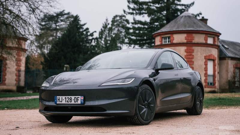 Les Tesla Model 3 et Model Y auraient bientôt le droit à la charge bidirectionnelle et c’est le code source qui le dit