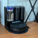 Ultrapuissant, dopé à l&rsquo;IA et noté 9/10, le récent robot aspirateur-laveur de Dyson est encore plus recommandable avec 300 € de moins