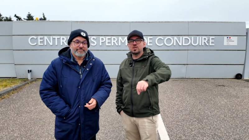 Une Tesla équipée du FSD passe l’examen du permis de conduire à Lyon