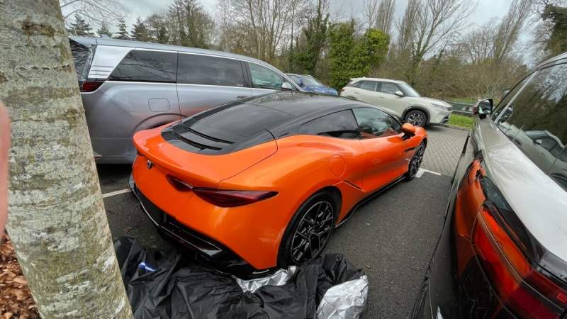 Après Bugatti, BYD défie Porsche&nbsp;: voici la première photo de la Denza Z en Europe, une voiture électrique qui promet beaucoup