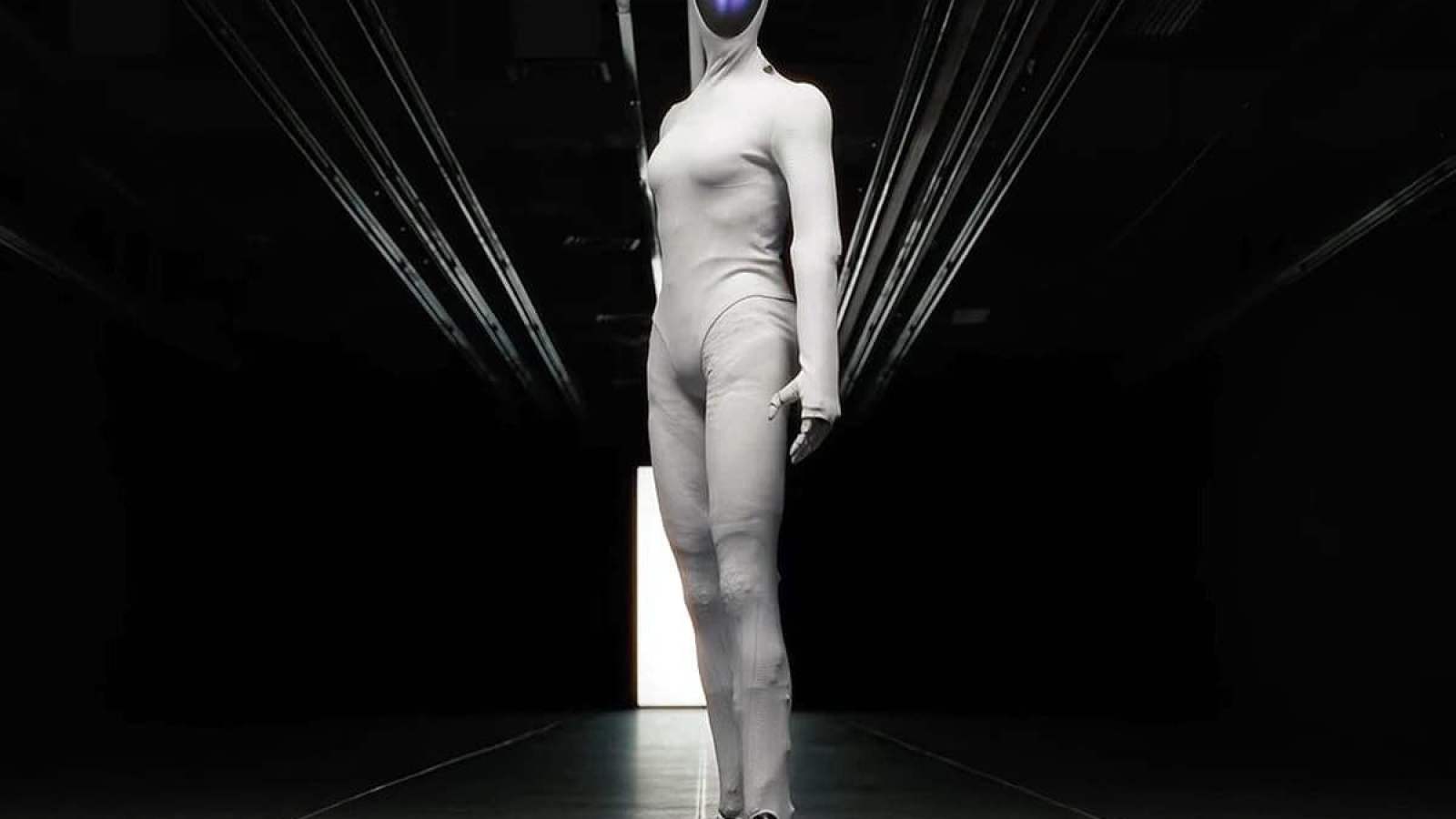 Le robot humanoïde de Xpeng chute lourdement lors d’une démonstration à Shenzhen