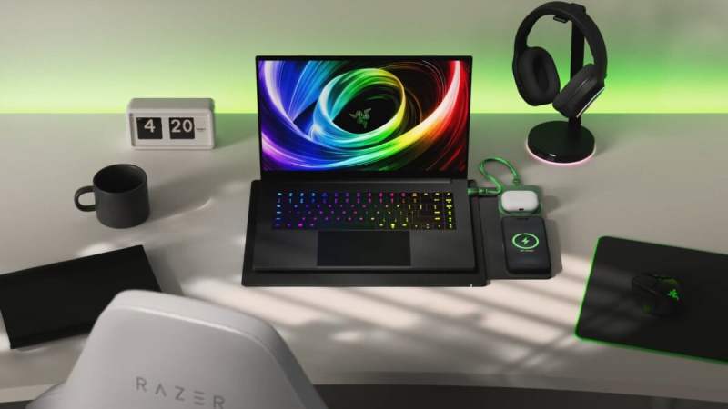 La nouvelle housse Razer recharge votre iPhone ou votre Pixel, mais il y a un loup