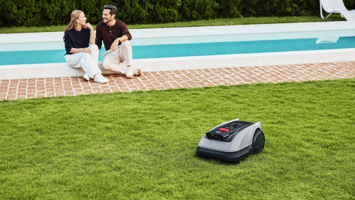 Promo Ecovacs Goat O600 RTK à 499 € — robot tondeuse IA - Image d'illustration