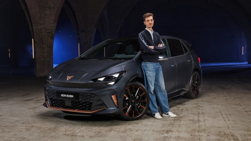 On est monté à bord de la Cupra Born restylée&nbsp;: 600 km d’autonomie et Android Automotive pour cette voiture électrique pleine de caractère