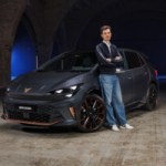 On est monté à bord de la Cupra Born restylée : 600 km d’autonomie et Android Automotive pour cette voiture électrique pleine de caractère