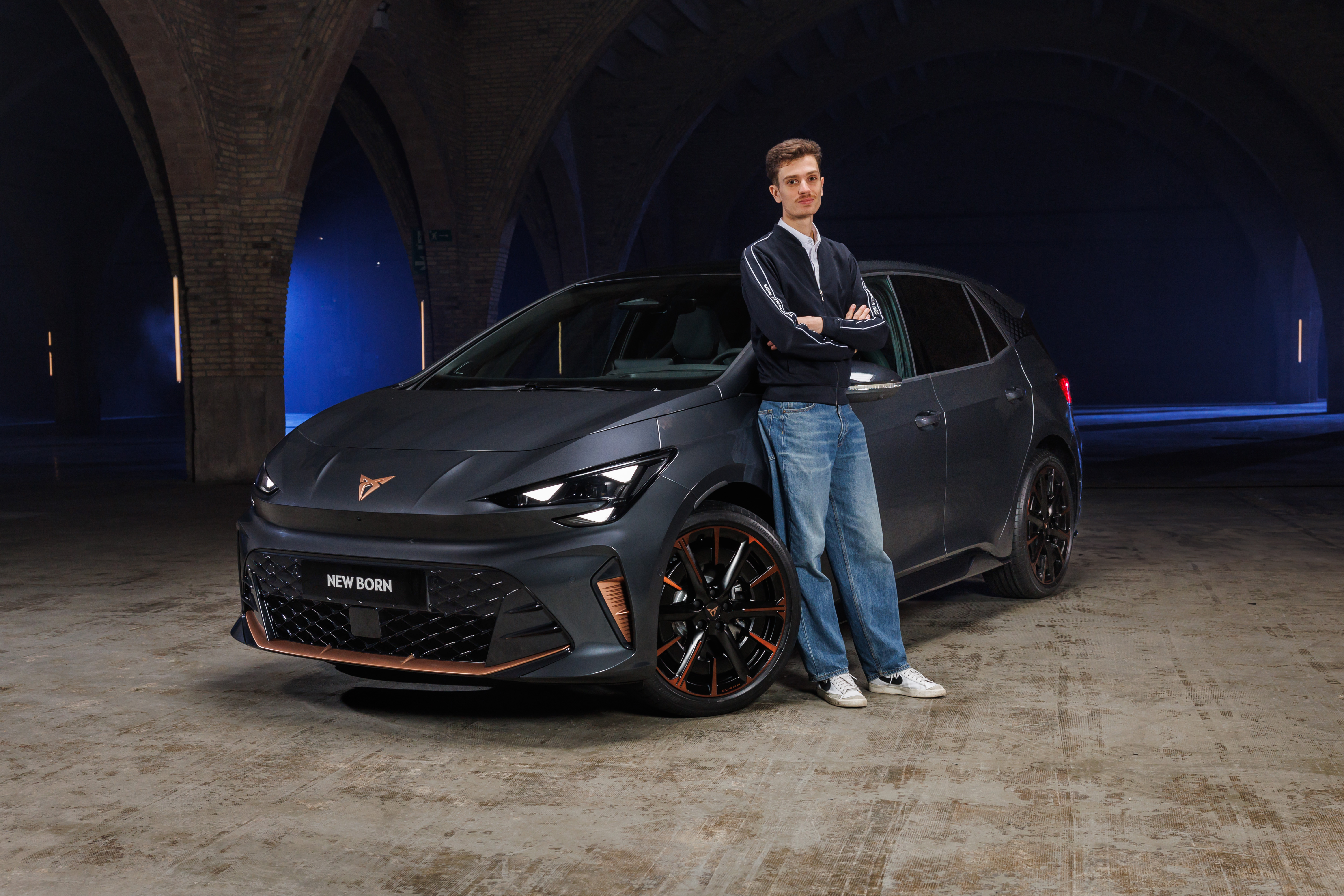 On est monté à bord de la Cupra Born restylée : 600 km d’autonomie et Android Automotive pour cette voiture électrique pleine de caractère