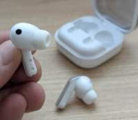 Samsung Galaxy Buds 4 Pro // Source : Sylvain Pichot - Frandroid Samsung Galaxy Buds 4 Pro // Source : Sylvain Pichot - Frandroid