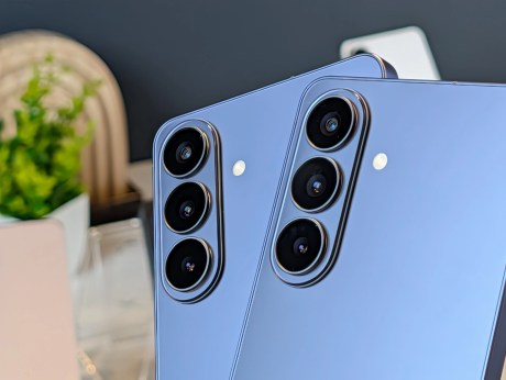 Samsung Galaxy S26 et Galaxy S26 Plus // Source : Omar Belkaab - Frandroid