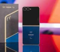 Samsung Galaxy Z Flip 7 Olympic Edition (hiver) // Source : Chloé Pertuis - Frandroid Samsung Galaxy Z Flip 7 Olympic Edition (hiver) // Source : Chloé Pertuis - Frandroid