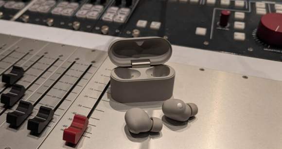 Sony WF-1000XM6 // Source : Sylvain Pichot - Frandroid