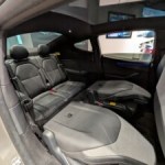 On a vu la Tesla Model Y L : la preuve que Tesla maîtrise encore son sujet