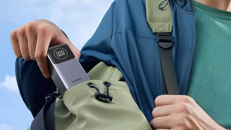 Compacte, cette batterie externe de 12 000 mAh et 100 W avec deux ports perd 20 % de son prix