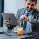 Amazon retire 34 % sur cette batterie externe Ugreen de 25 000 mAh (145 W) qui recharge 3 appareils en même temps