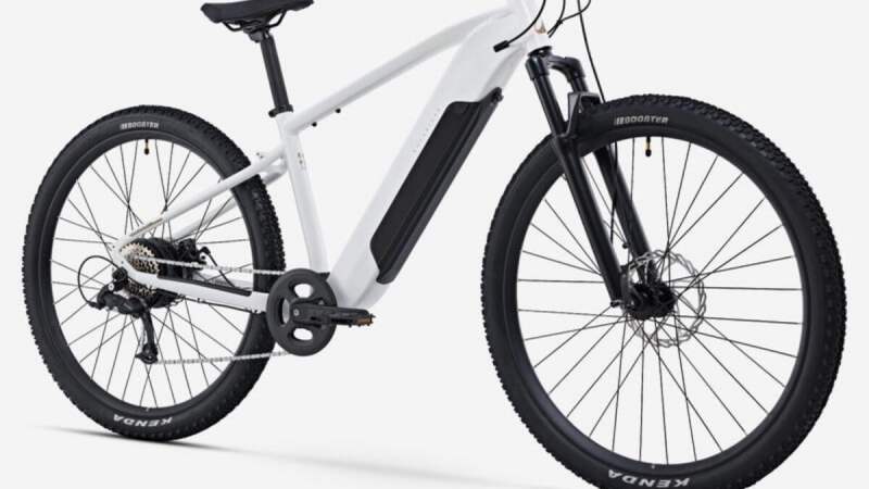 Decathlon dégaine un nouveau vélo électrique à moins de 1000 € : voici le Rockrider E-EXPL 100