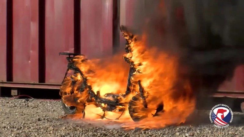 Smartphones, trottinettes, vélos : qu’est-ce que l’emballement thermique, ce phénomène qui transforme les batteries en chalumeau