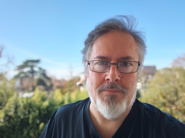 Xiaomi 17 Ultra - Selfie Portrait 1