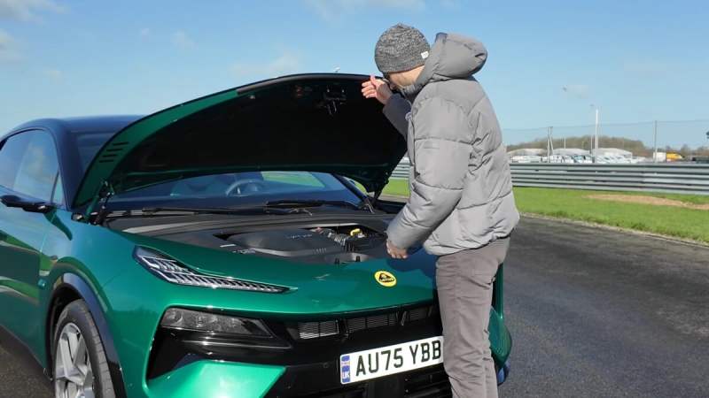 Une batterie plus grosse qu’une Tesla dans un véhicule hybride&nbsp;? Le pari osé (et très lourd) de Lotus avec l&rsquo;Eletre X