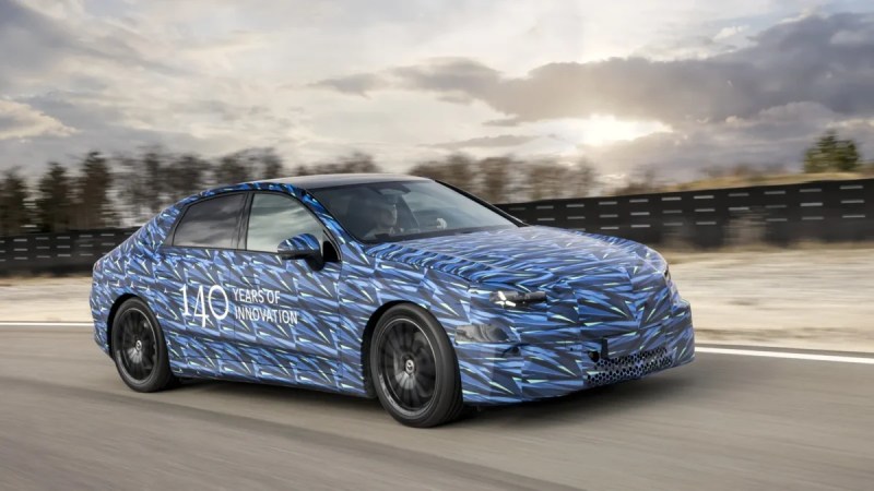 On a une idée de l&rsquo;autonomie XXL de la nouvelle Mercedes Classe C électrique grâce à ces premiers essais