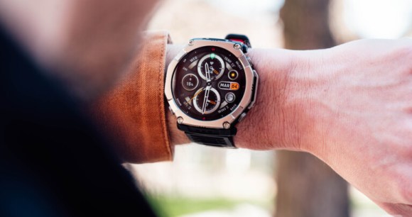 L'Amazfit T-Rex Ultra 2 // Source : Robin Wycke - Frandroid