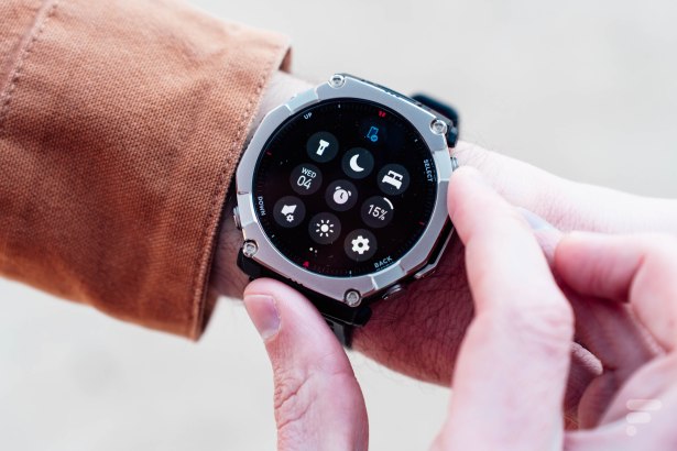 L'Amazfit T-Rex Ultra 2 // Source : Robin Wycke - Frandroid