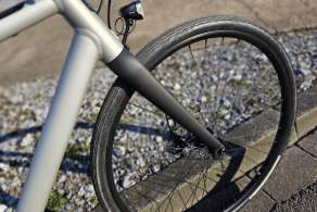 v&eacute;lo &eacute;lectrique Ampler Curt fourche carbone