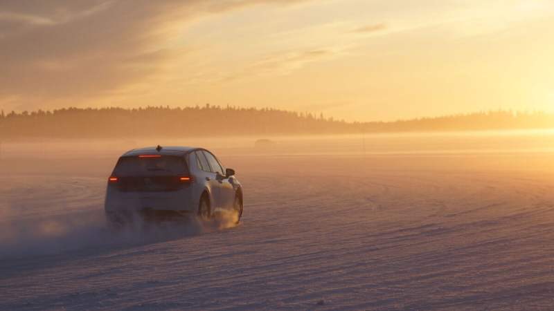Voitures électriques dans le froid&nbsp;: ce test sur 24 modèles épingle les premiums (jusqu’à 440 km perdus)