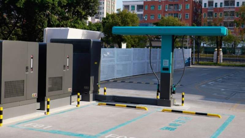 1 500 kW et charge gratuite&nbsp;: le plan colossal de BYD pour écraser le marché de l&rsquo;électrique avec ses bornes de recharge