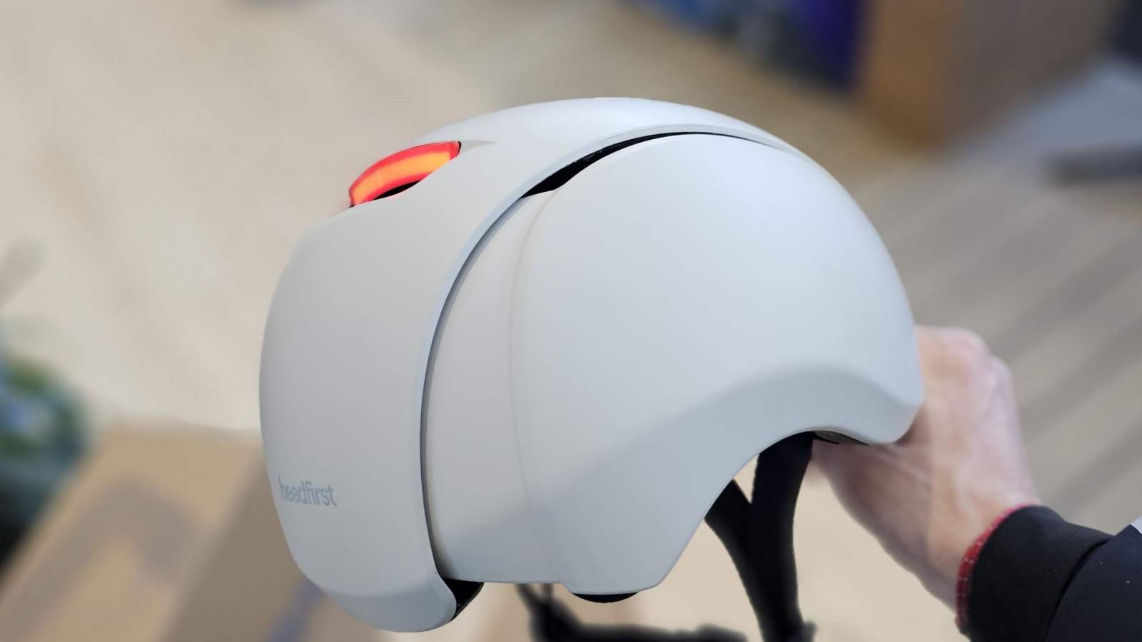 Ce nouveau casque vélo se moule à votre tête grâce à un ingénieux système breveté