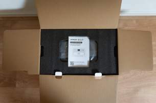 Une batterie, deux câbles, une notice : le contenu du colis est sommaire. // Source : Kevin Champeau