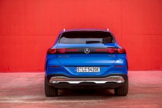 Exterieur: AVANTGARDE, Metalliclack klarblau 
Interieur: Ledernachbildung ARTICO ivory beige / schwarz 

Mercedes-Benz GLC 400 4MATIC mit EQ Technologie: Energieverbrauch kombiniert: 18,9‒14,9 kWh/100 km | CO₂-Emissionen kombiniert: 0 g/km | CO₂-Klasse: A

//
Test Drive electric Mercedes-Benz GLC, Algarve, Portugal 2026.
Exterior: AVANTGARDE, sheer blue metallic Interior: 
ARTICO black ivory beige / black 

Mercedes-Benz GLC 400 4MATIC with EQ Technology: Combined energy consumption: 18.9–14.9 kWh/100 km | Combined CO₂ emissions: 0 g/km | CO₂ efficiency class: A