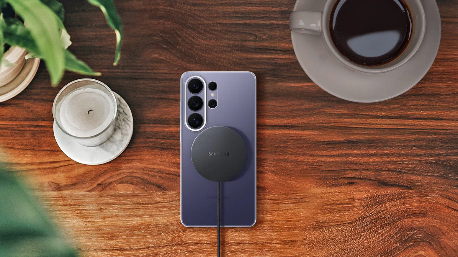 Le nouveau chargeur sans fil Qi2 25 W de Samsung peut déjà vous revenir à moins de 10 €